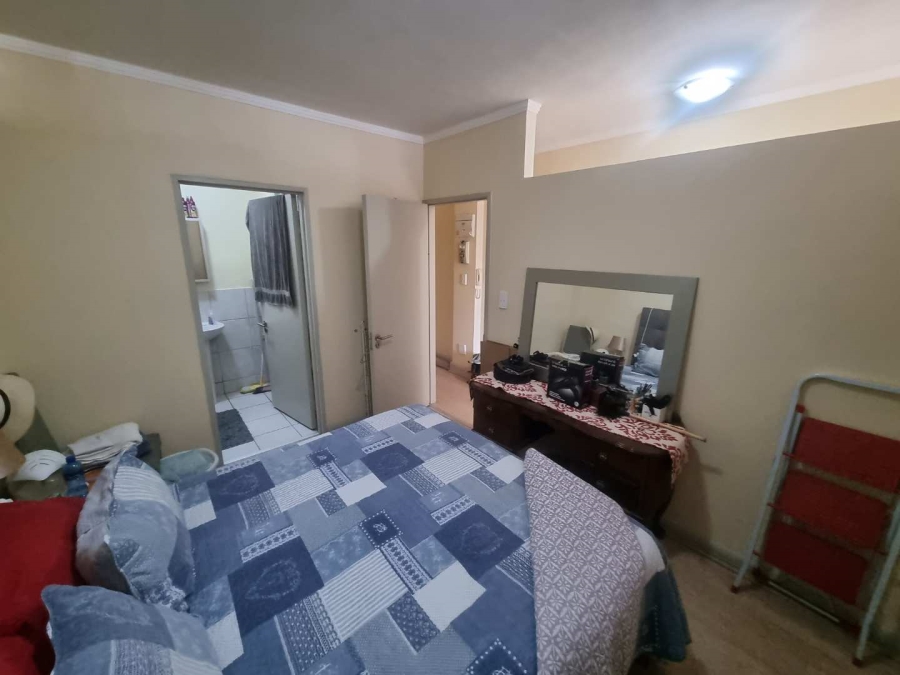 1 Bedroom Property for Sale in Zonnebloem Western Cape